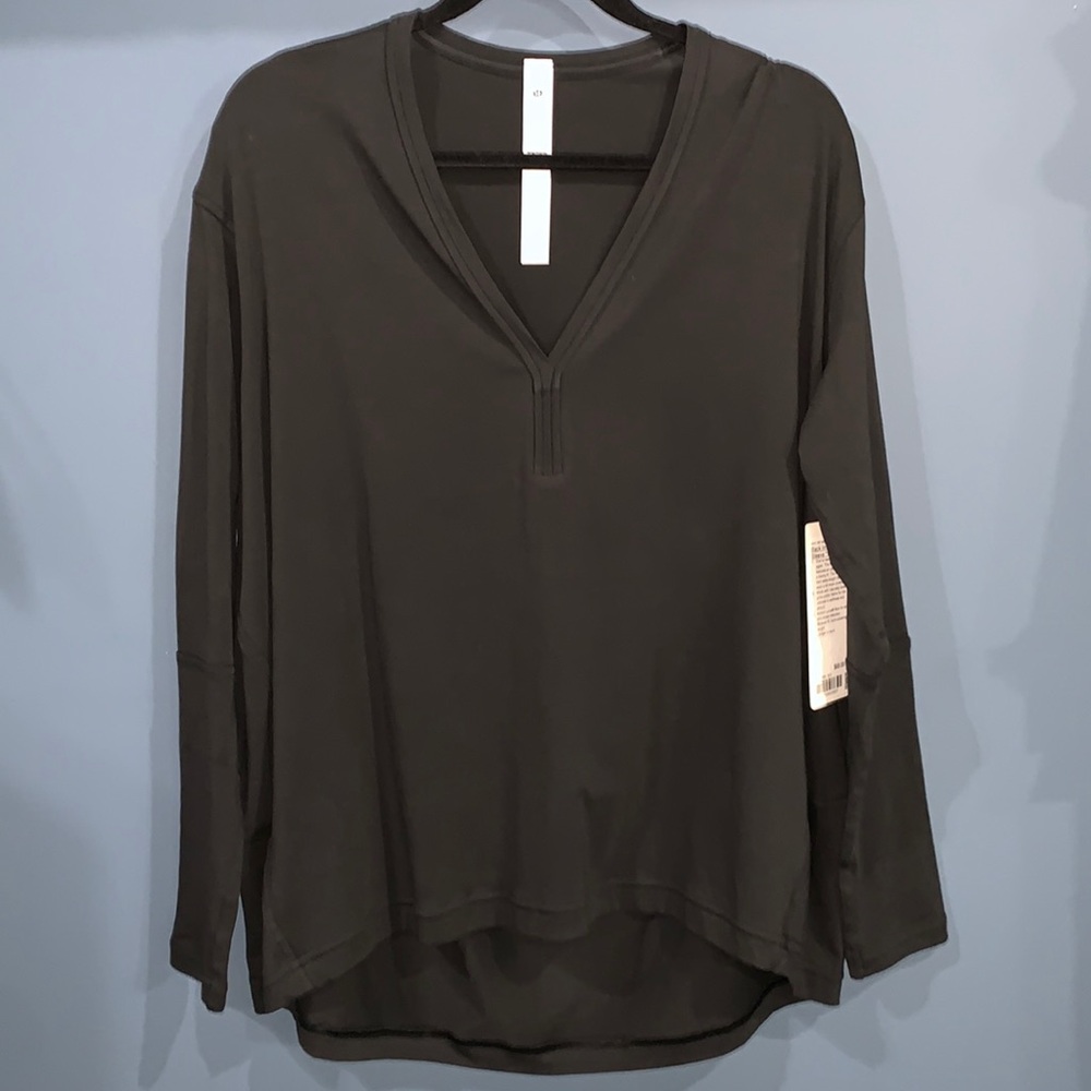 Lululemon back in action long sleeve v-neck